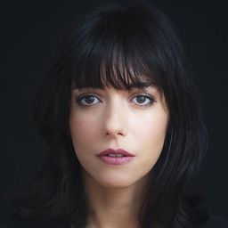 Julia Ianina 飾演 Francineide