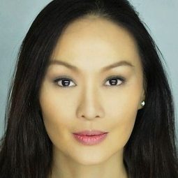 瑪莉納·班尼帕尤 飾演 Lorraine