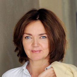 Nicole Boguth 飾演 Nurse