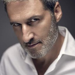 Xavier Lite 飾演 Marco