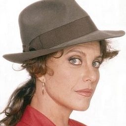 Simona Marchini - Leo the Lion演員 飾演L'Elefantrice (voice)