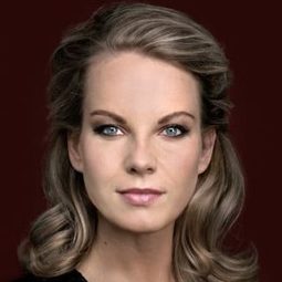 艾娜．嘉蘭查 - Beethoven · Missa Solemnis演員 飾演Herself