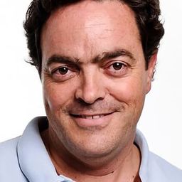 菲力普·伊茲奎多 飾演 Aníbal