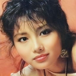 吳夏萍 飾演 Lucy Luk