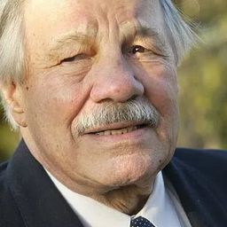 格斯·莫庫里歐 飾演 Officer