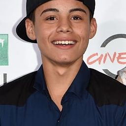 Gabriel Weinstein 飾演 Raphael