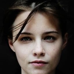 Jasna Fritzi Bauer 飾演 Stella