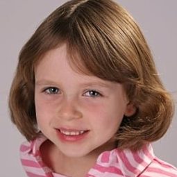 Tilly O'Neil 飾演 Hannah