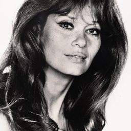 莉雅瑪薩希 飾演 Charlotte