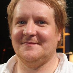 Santtu Karvonen 飾演 Security Guard