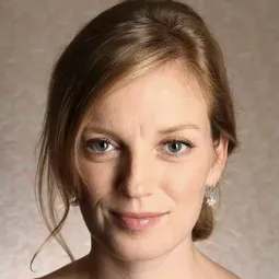 莎拉·波利 - 莎拉波莉家庭詩篇導演