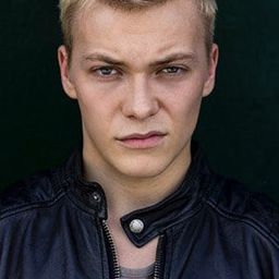 朱利斯·尼茲舒寇夫 飾演 Danilo