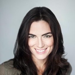 莫妮克·甘德頓 - 轟天諜戰演員 飾演Kim