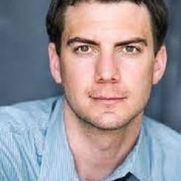 Jared Grey 飾演 Platt