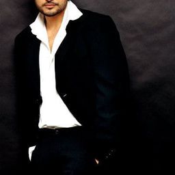 Siddharth Koirala 飾演 Anwar