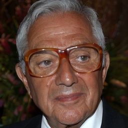 Ken Adam 飾演 Self