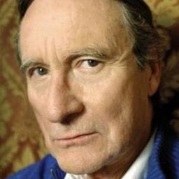 François Tassé 飾演 Father Bourque