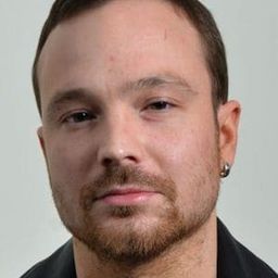 Aleksey Chadov 飾演 Petrus