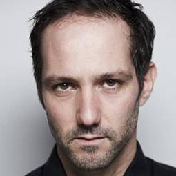 賽巴斯汀·拉蘭內 飾演 Pierre Cazeneuve