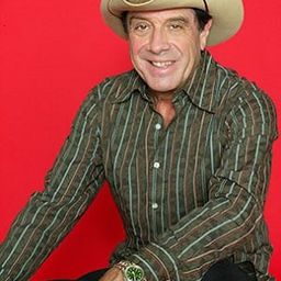 Ian 'Molly' Meldrum 飾演 Homeless Man (voice)