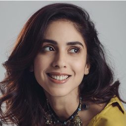 Pooja Bhamrah 飾演 Sonali (Reporter)