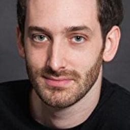 Tudor Istodor 飾演 Bogdan