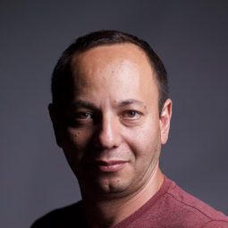 羅貝托·費艾斯科 飾演 Ministerio Público