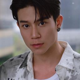 Thawatchanin Darayon 飾演 Phrao