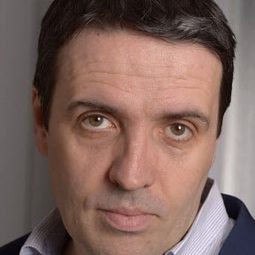 Laurent Poitrenaux 飾演 Thomas