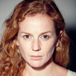 瑪莉亞·瓦茲奎茲 飾演 Teresa