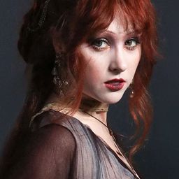 查佩爾羅恩 飾演 Self