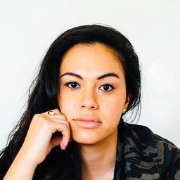 Karina Depiano 飾演 Self - Keyboards