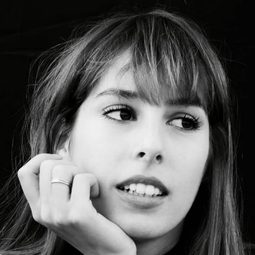 Lola Errando - Blog演員 飾演María