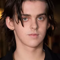 厄爾·凱夫 飾演 David Fry