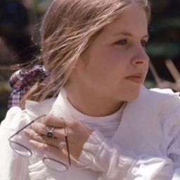 Jane Vallis - 懸岩上的野餐演員 飾演Marion Quade