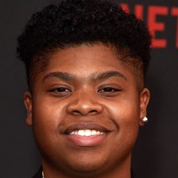 小班傑明·弗洛雷斯 飾演 Josh