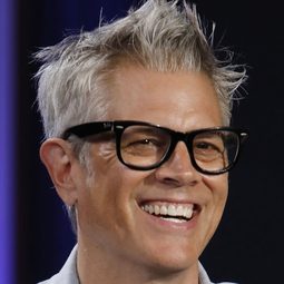 強尼·諾克斯威爾 飾演 Self