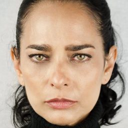 Jacqueline Arenal 飾演 The Perfect Woman (segment "Cuba")