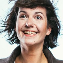 Marie Hattermann - 突然離去演員 飾演Routière habituée