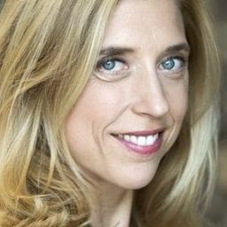 Amélie Prévot 飾演 L'orthophoniste