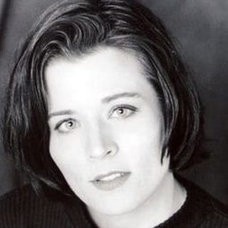 Margaret Devine - 叢林之地演員 飾演Mother McGinty