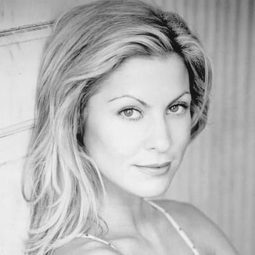 希瑟·沃奎斯特 - 忘了、忘不了演員 飾演Sara Tuffington