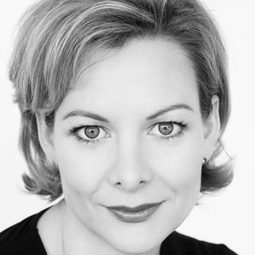 莎拉·史都華 飾演 Pam Seagle