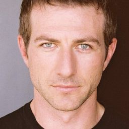 Rhett Giles 飾演 Sean