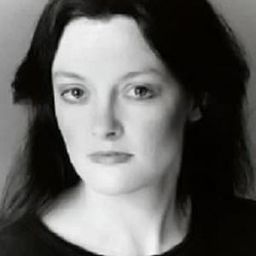 Gerda Stevenson 飾演 Greta Thorburn