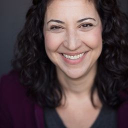 Michelle L. Gardner 飾演 Super Fan