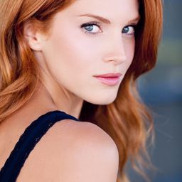 Stephanie Lynn 飾演 Rachel