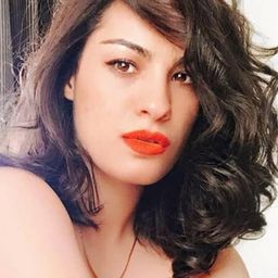 Markella Pappa 飾演 