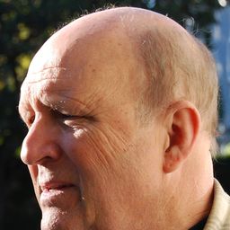 J.P. Bumstead 飾演 Dr. Brewer