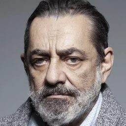 Antonis Kafetzopoulos 飾演 